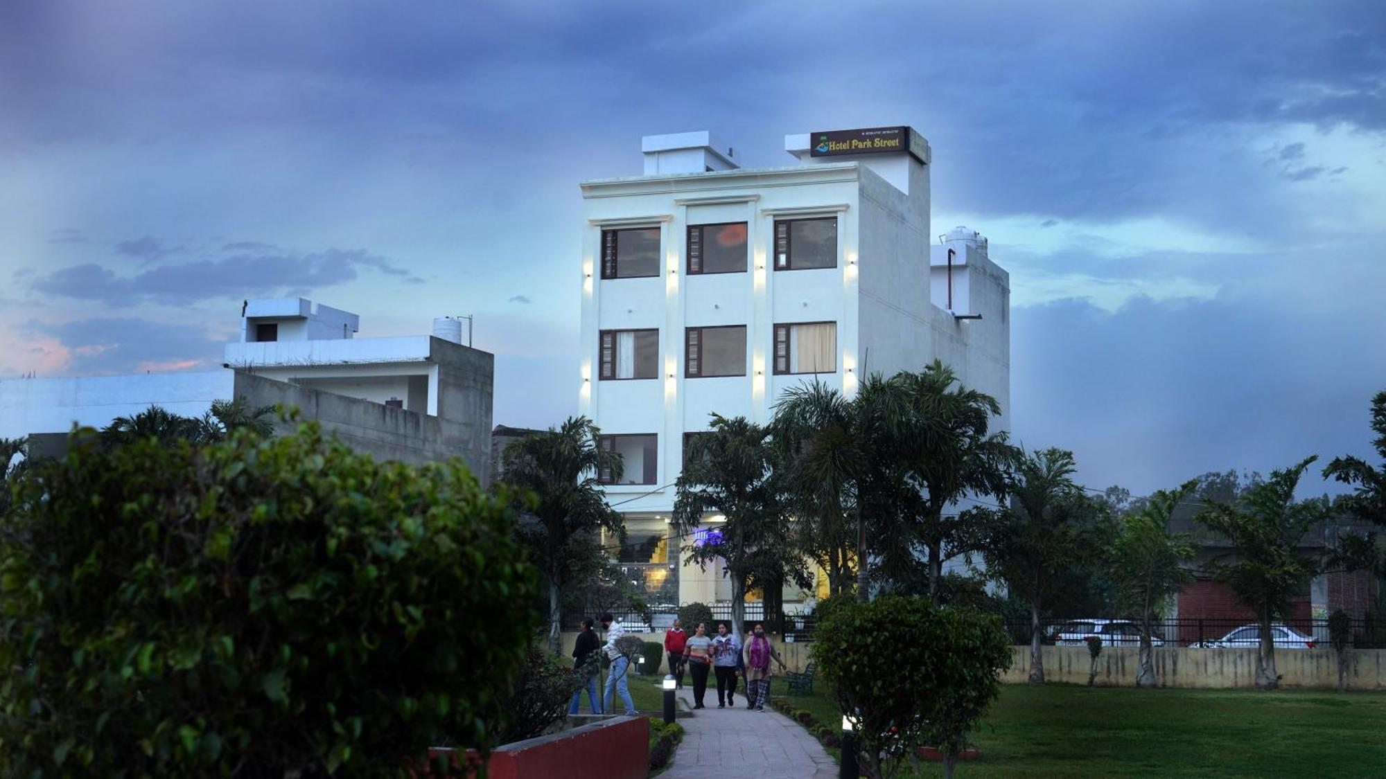 Hotel Park Street Pathānkot Buitenkant foto